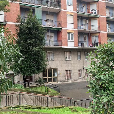 Metro Famagosta - Luminoso Appartamento Con Balcone Free Wifi & Parking Mediolan Zewnętrze zdjęcie