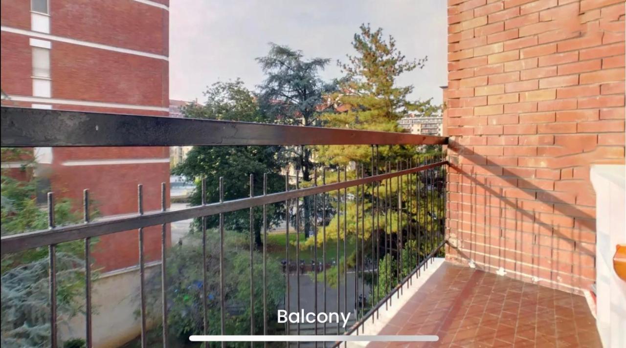 Metro Famagosta - Luminoso Appartamento Con Balcone Free Wifi & Parking Mediolan Zewnętrze zdjęcie