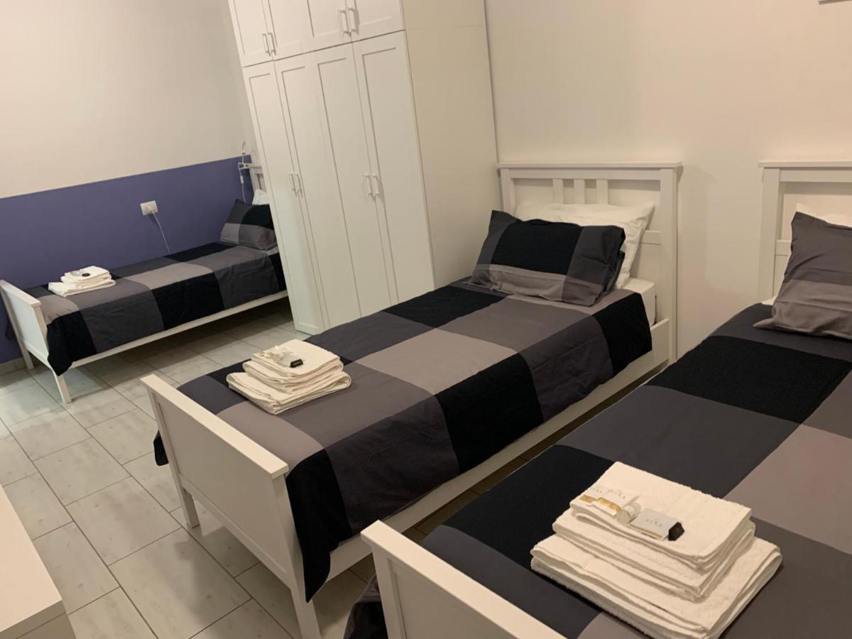 Metro Famagosta - Luminoso Appartamento Con Balcone Free Wifi & Parking Mediolan Zewnętrze zdjęcie